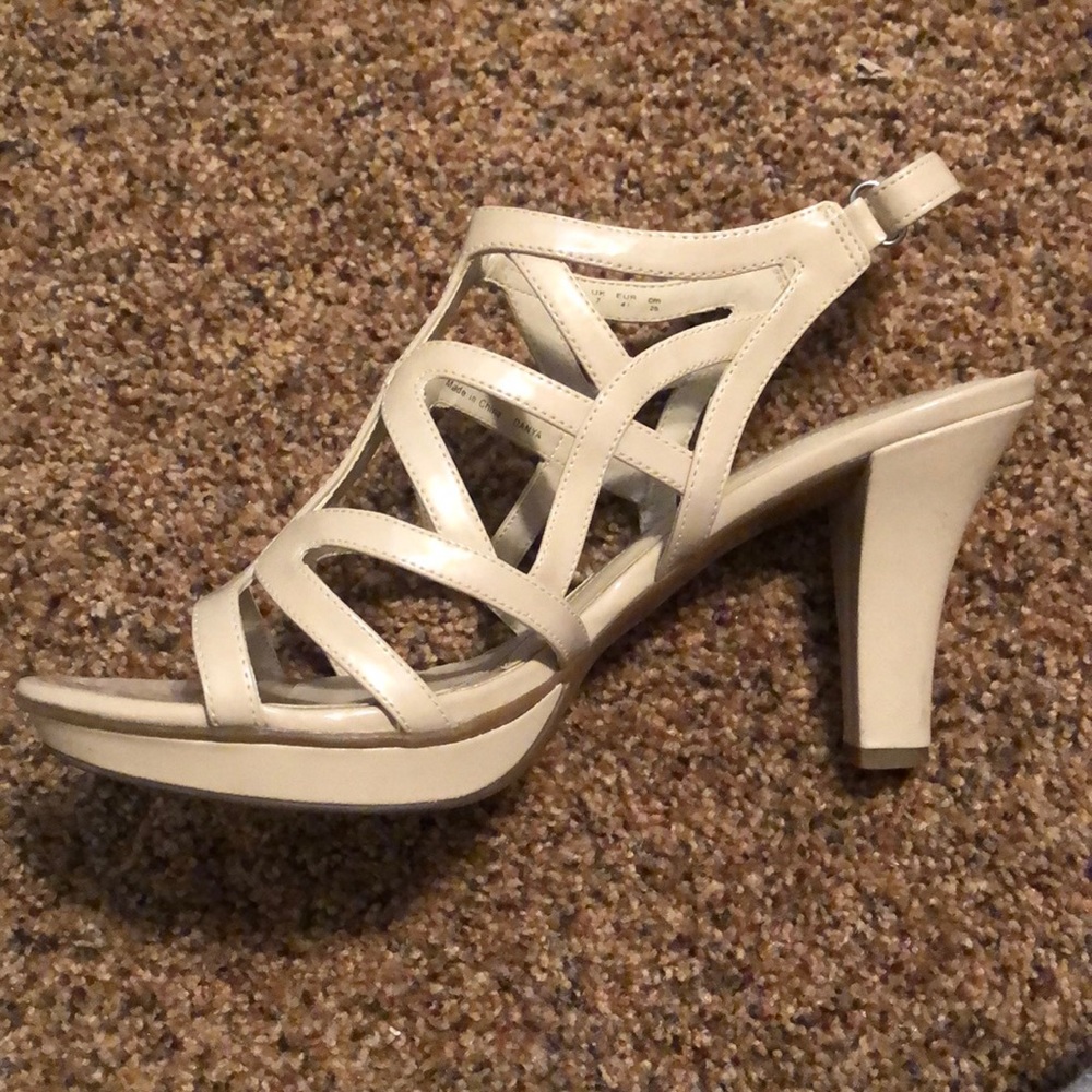 Tan Heels - Picture 3 of 5